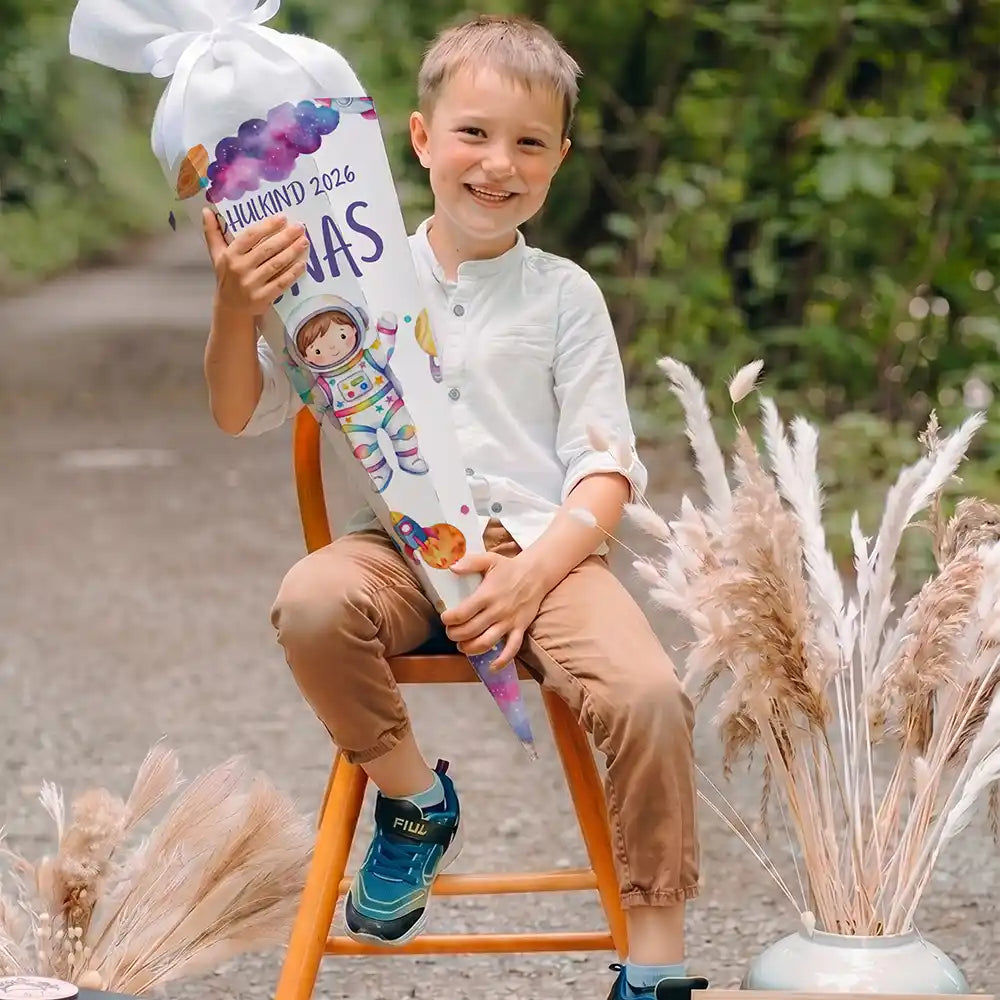 Schultüte personalisiert mit Name Astronaut Galaxie – Junge-Lifestyle zur Einschulung