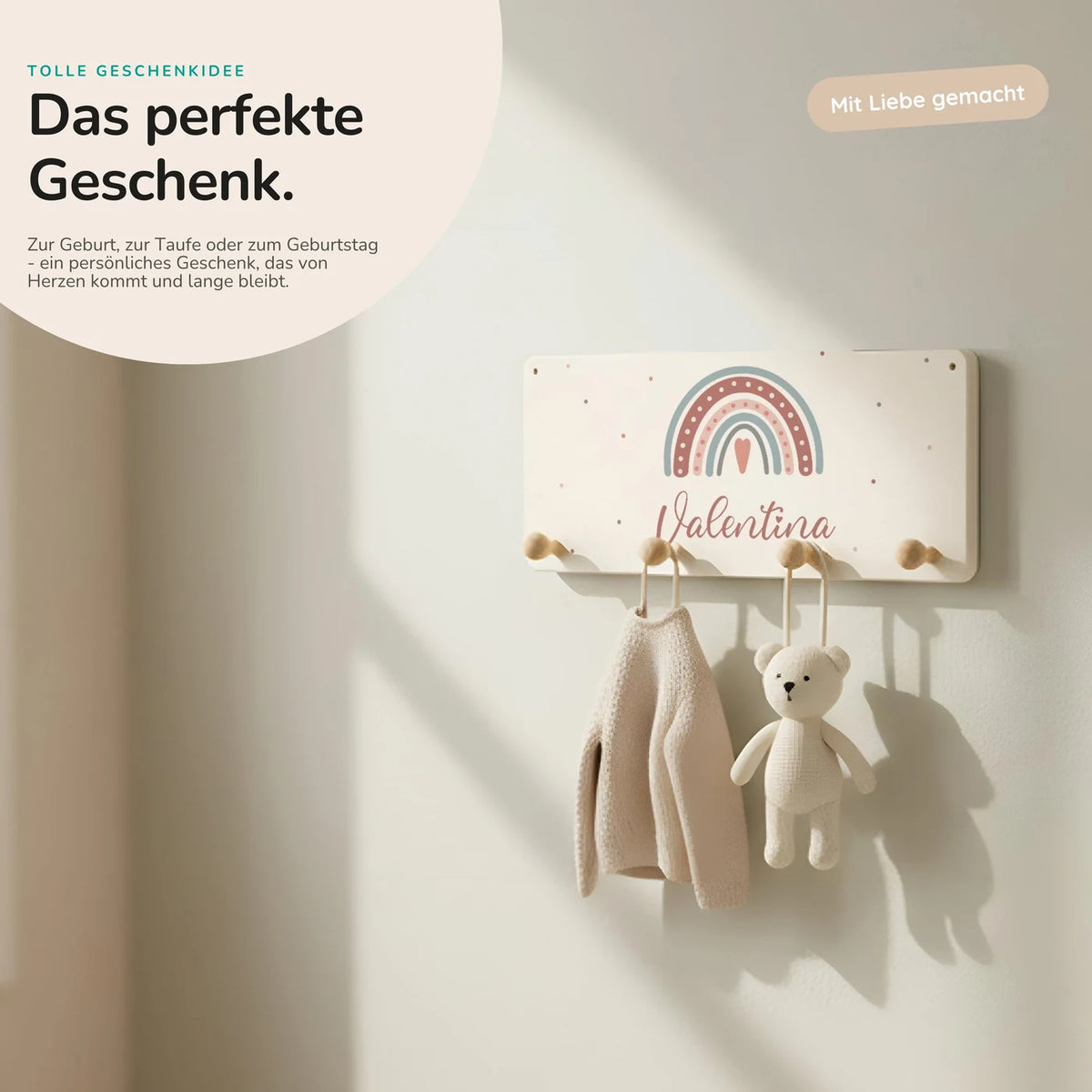 Kindergarderobe Holz personalisiert - Regenbogen Herz