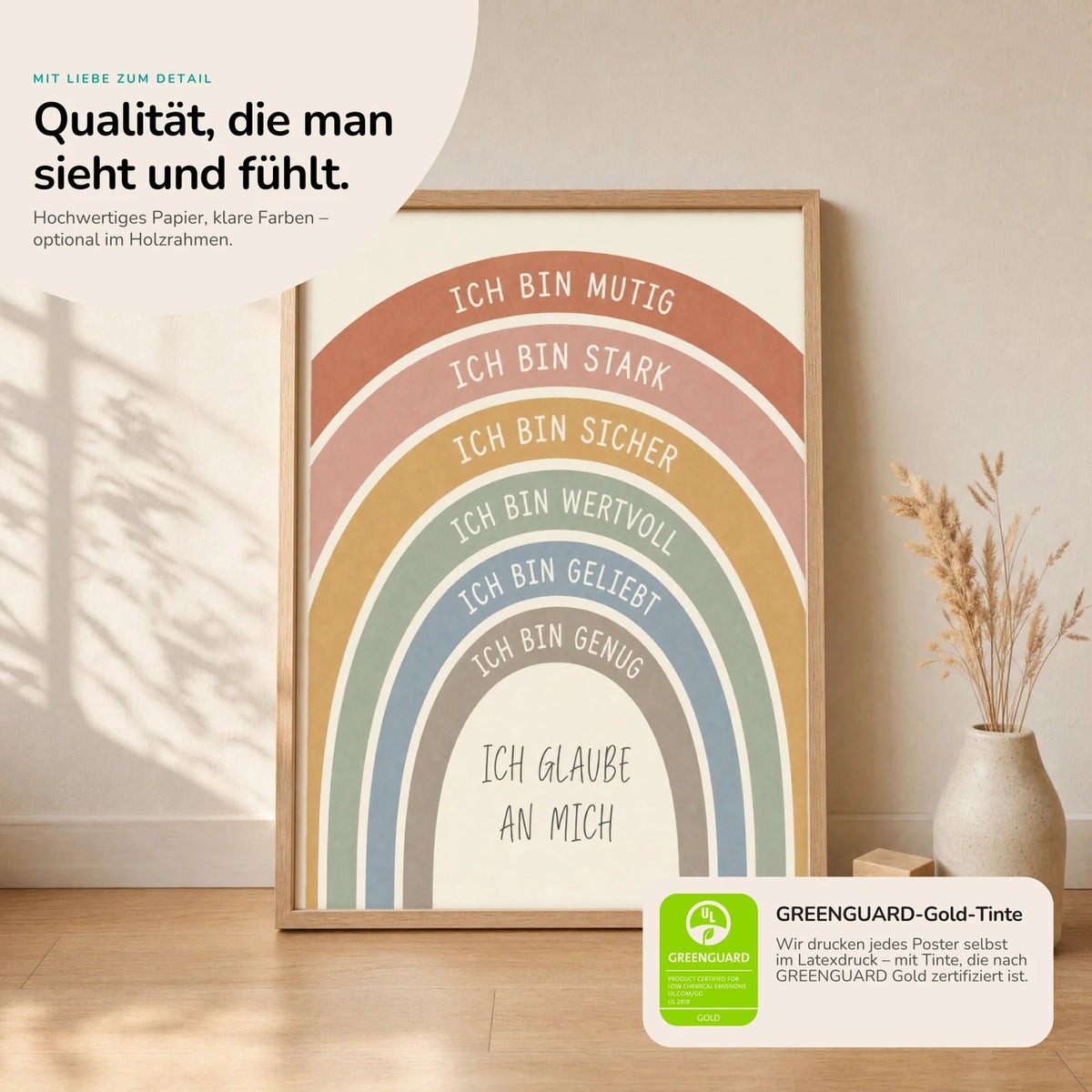 Kinderposter „Regenbogen Creme“ im Holzrahmen auf dem Regal – Poster mit Sprüchen fürs Kinderzimmer