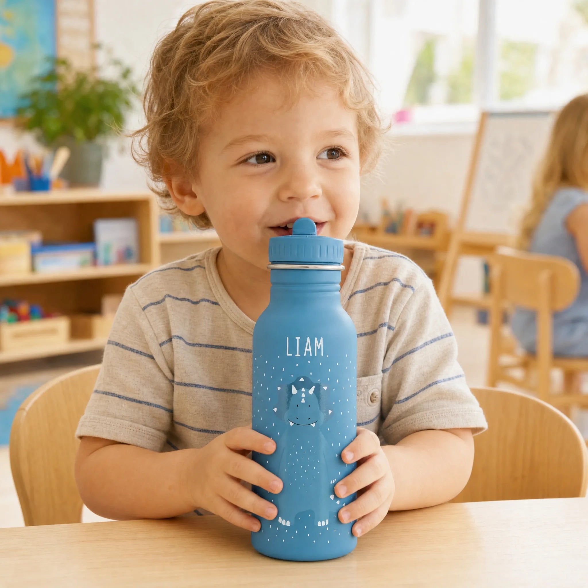 Trixie Trinkflasche Kinder Triceratops, 350 ml mit Trageschnur und Gravur