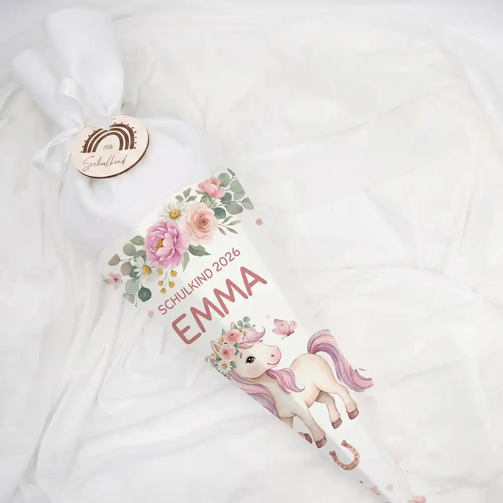 Schultüte personalisiert mit Name Pony mit Blumen – Liegend mit weißem Filzverschluss und Schleife