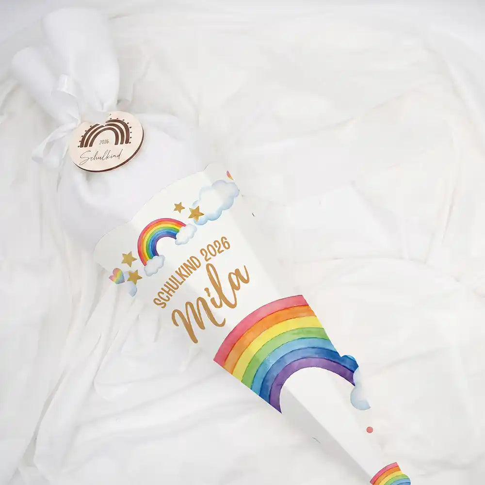 Schultüte personalisiert mit Name Regenbogen Pastell – Liegend mit weißem Filzverschluss und Schleife