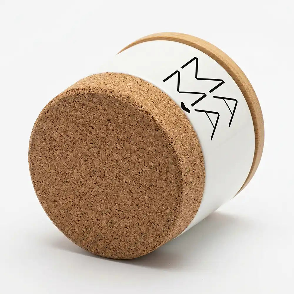 Duftkerze Vanille Keramik Mama Typografie – Geschenk in Kraftpapier