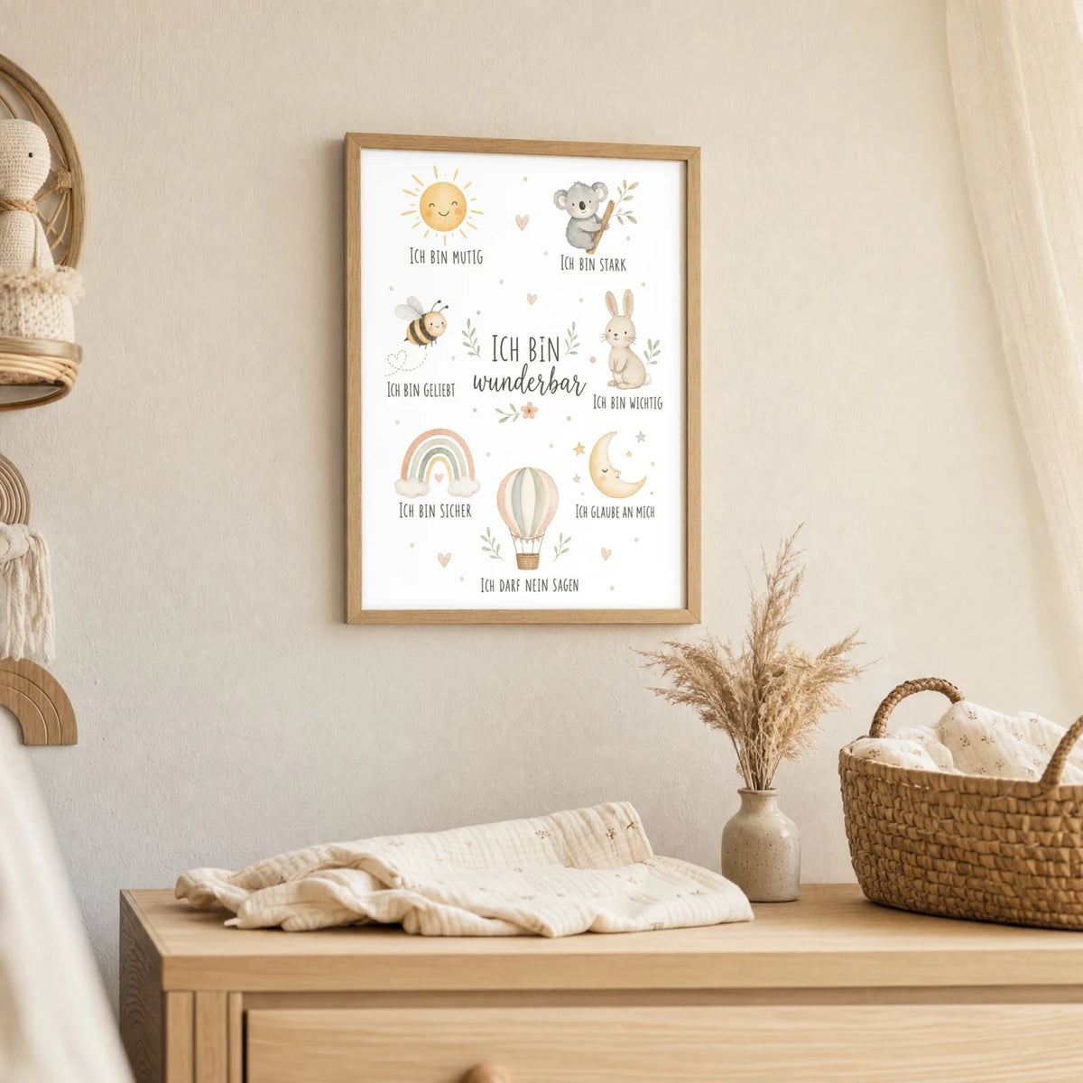 Wandbild Kinderzimmer: Affirmationsposter âCollage Ich bin wunderbarâ im Holzrahmen ĂŒber der Kommode