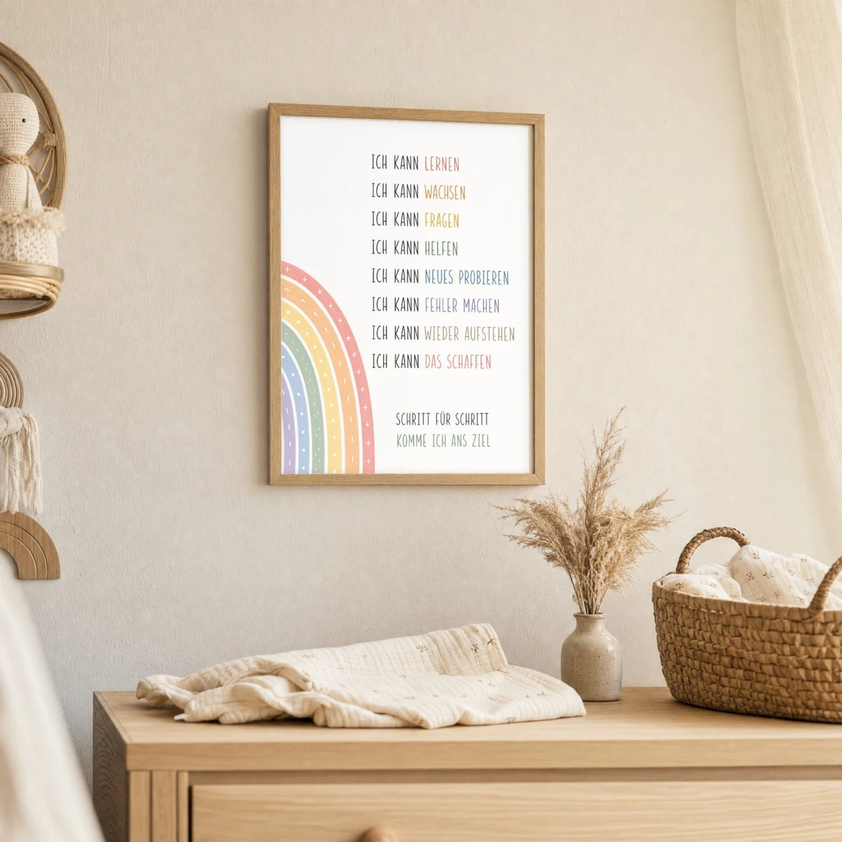 Wandbild Kinderzimmer: Affirmationsposter âMinimal Ich kannâ im Holzrahmen ĂŒber der Kommode