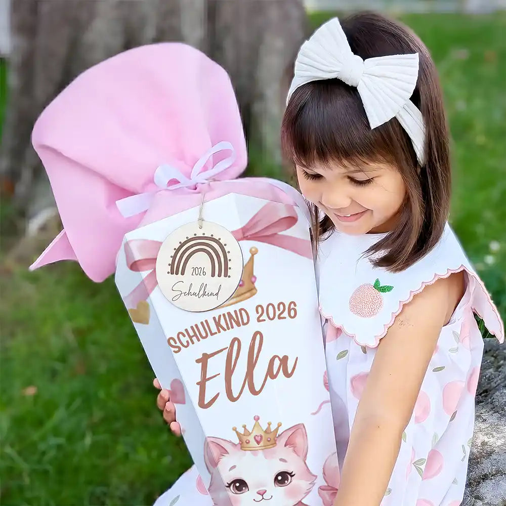 Schultüte personalisiert mit Name Katze mit Krone – Mädchen-Lifestyle in eckiger Komposition