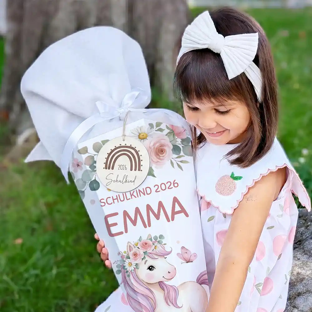 Schultüte personalisiert mit Name Pony mit Blumen – Mädchen-Lifestyle in eckiger Komposition