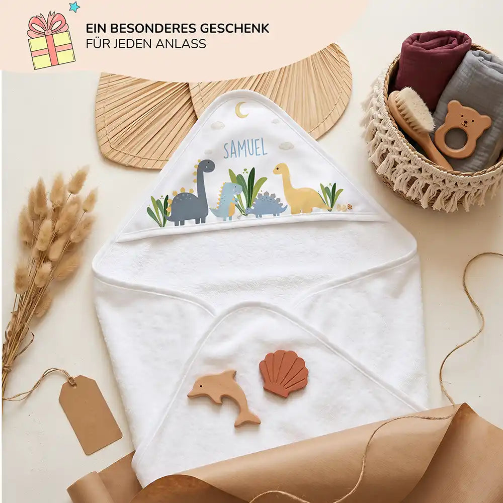 Personalisiertes Kapuzenhandtuch Baby Dinosaurier Mond â Geschenk-Komposition Boho-Flatlay