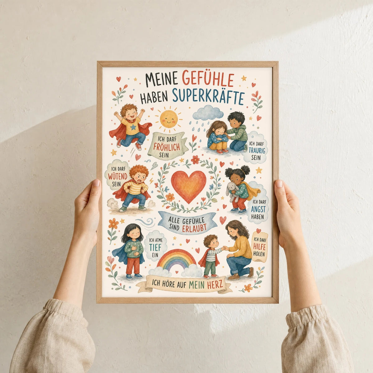 Affirmationsposter „Wimmelbild Gefühle“ im Holzrahmen in den Händen gehalten – Taufgeschenk und Kinderzimmer Deko