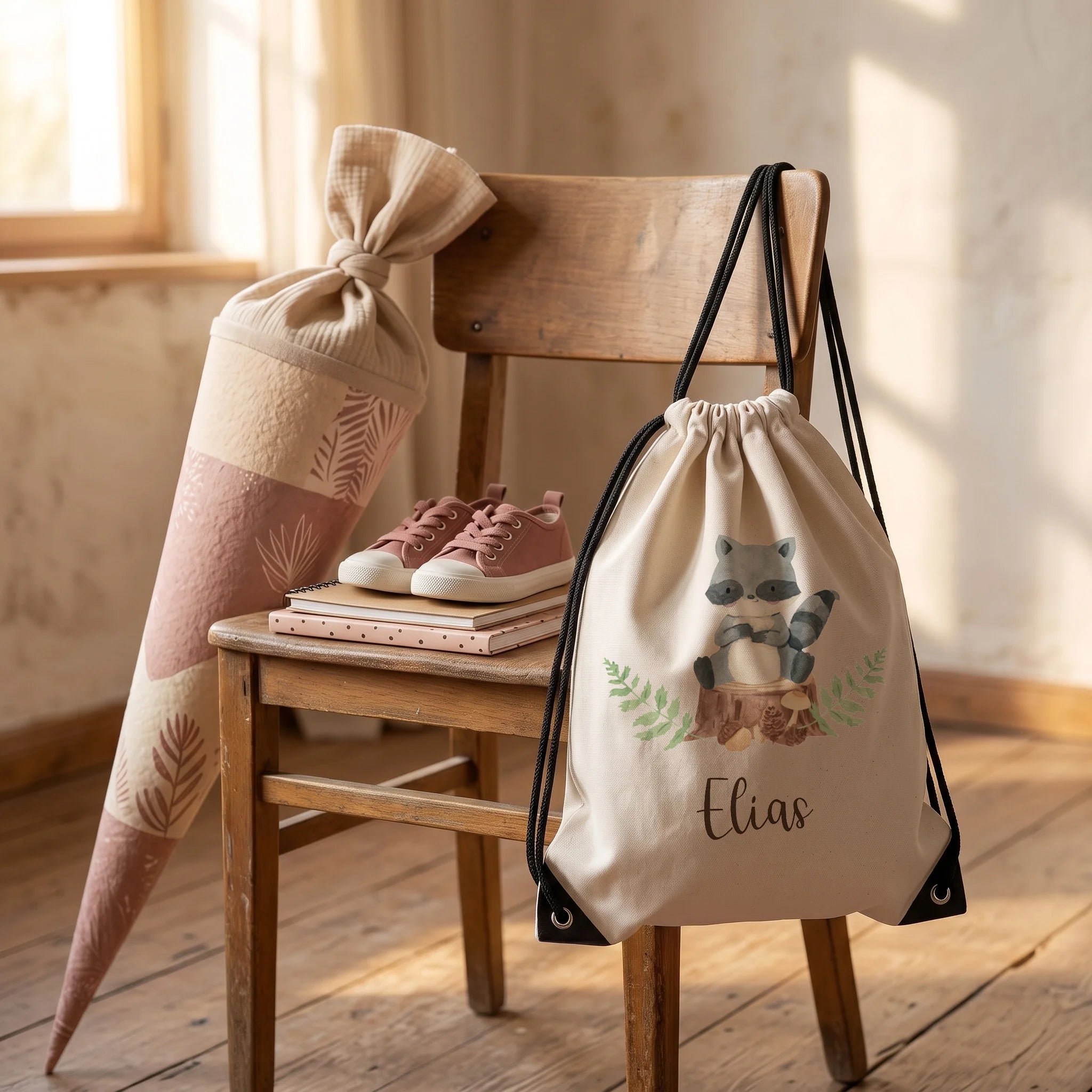 Personalisierter Turnbeutel WaschbĂ€r, Geschenkidee zur Einschulung neben der SchultĂŒte