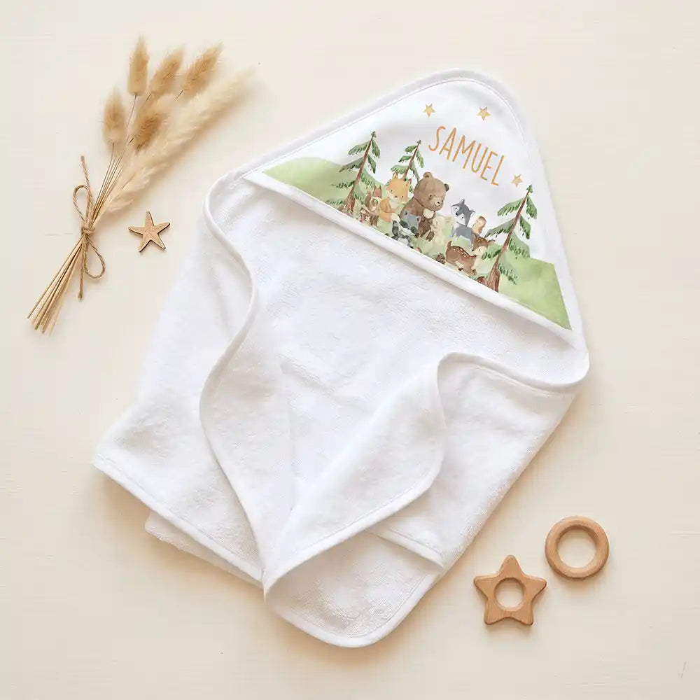 Personalisiertes Kapuzenhandtuch Baby Waldwiese Tiere â Set fĂŒr Zwillinge im Rattan-Look