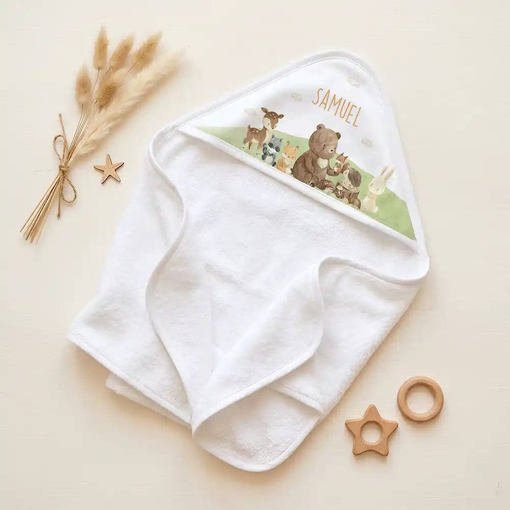 Personalisiertes Kapuzenhandtuch Baby Waldfreunde Hügel – Set für Zwillinge im Rattan-Look