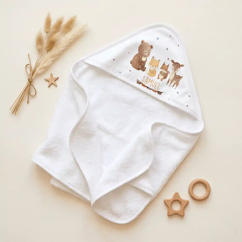 Personalisiertes Kapuzenhandtuch Baby Waldtiere Wimpel â Set fĂŒr Zwillinge im Rattan-Look