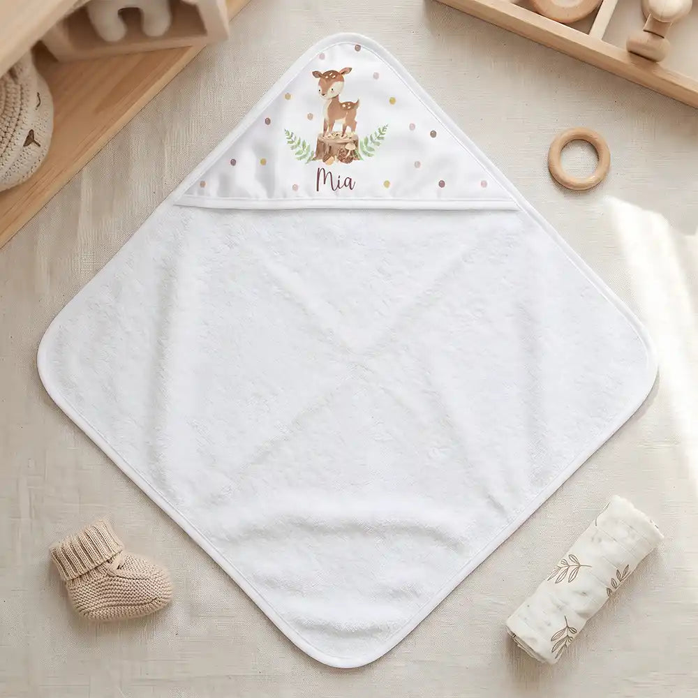 Personalisiertes Kapuzenhandtuch Baby Reh Baumstumpf â Freisteller 80Ă80 cm Topdown