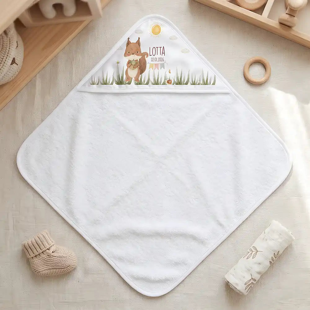 Personalisiertes Kapuzenhandtuch Baby Eichhörnchen Geburt – Freisteller 80×80 cm Topdown