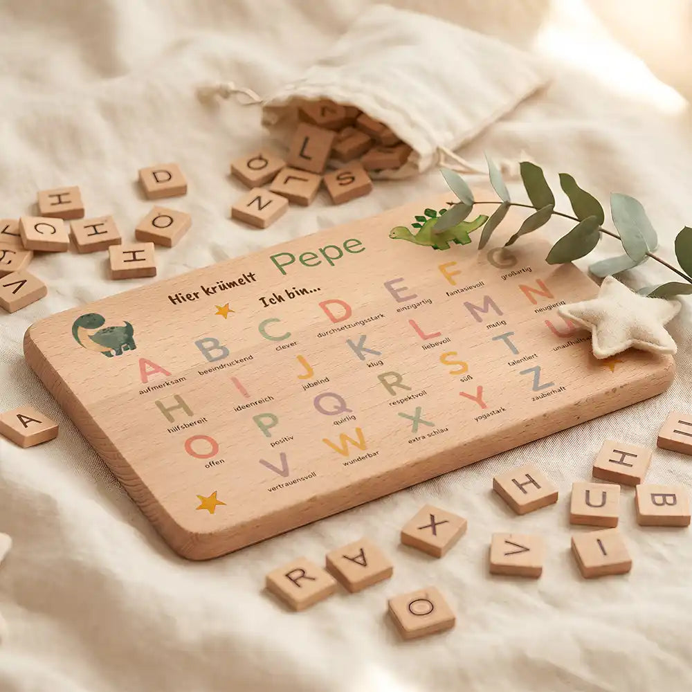 ABC Brettchen Kinder personalisiert Dinosaurier pastell – ABC-Buchstaben Detail