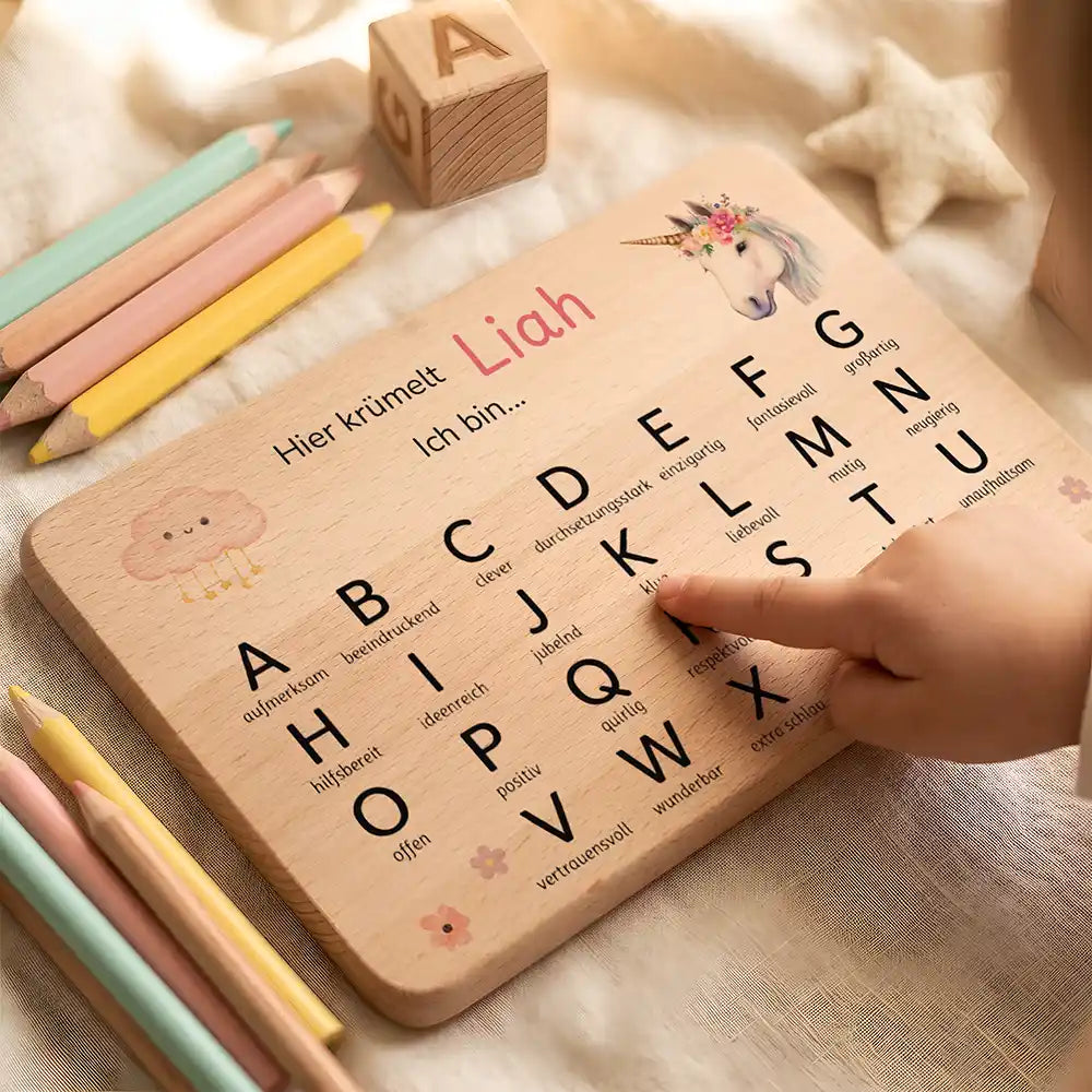 ABC Brettchen Kinder personalisiert Einhorn Wolke – Lifestyle in der Kinderhand