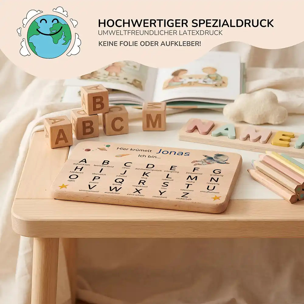 ABC Brettchen Kinder personalisiert Astronaut Weltraum – Lifestyle Schreibtisch mit Würfeln