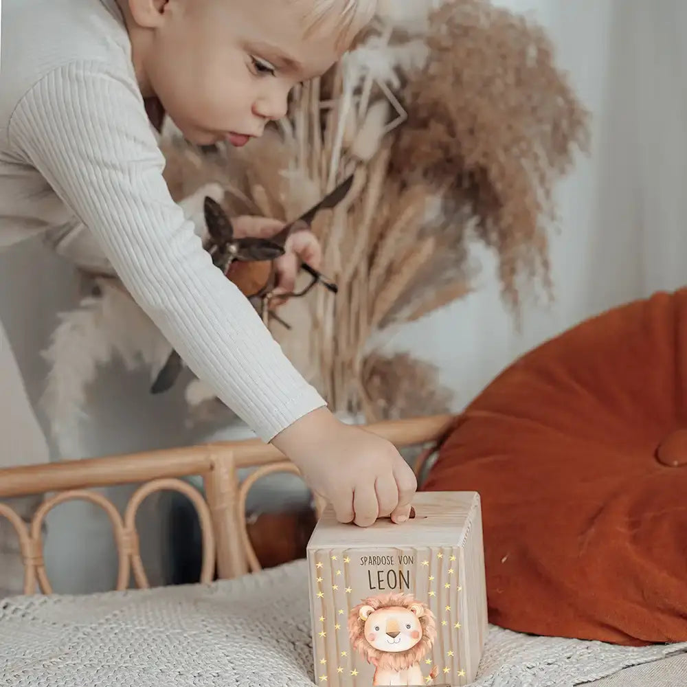 Spardose Kinder, Sparschwein personalisiert bunt - Löwe