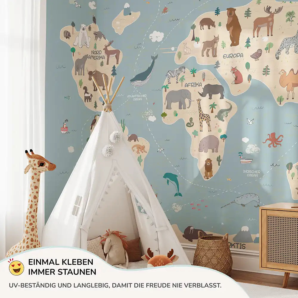 Weltkarte Tapete Kinderzimmer â Detailansicht der liebevoll illustrierten Tiere auf den Kontinenten