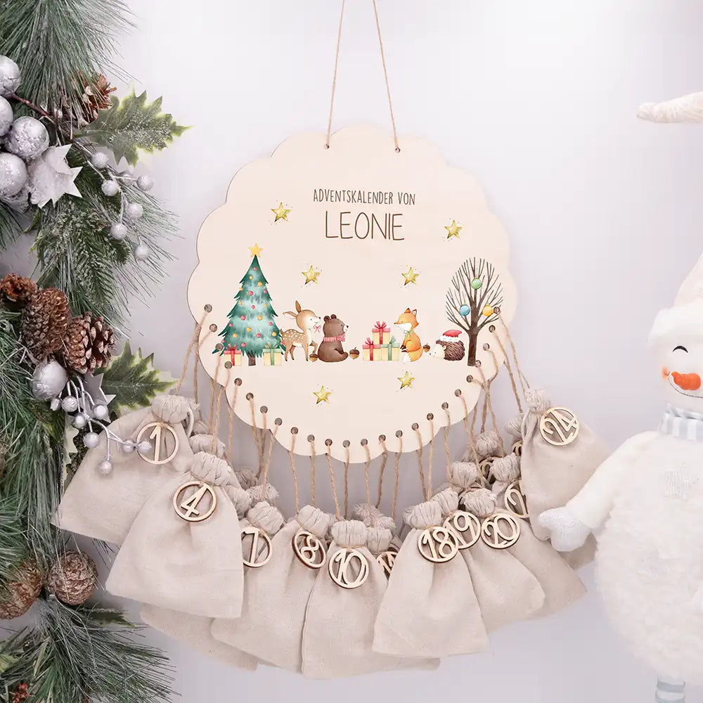 Personalisierter runder Adventskalender Kinder aus Holz - Tiere im Schneegestöber