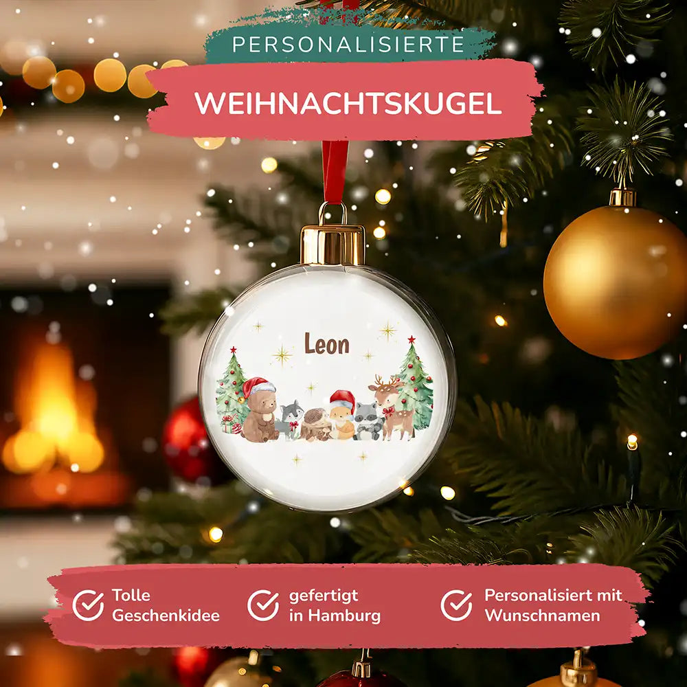 Weihnachtskugel personalisiert mit Namen - Niedliche Waldtiere mit Weihnachtsbaum