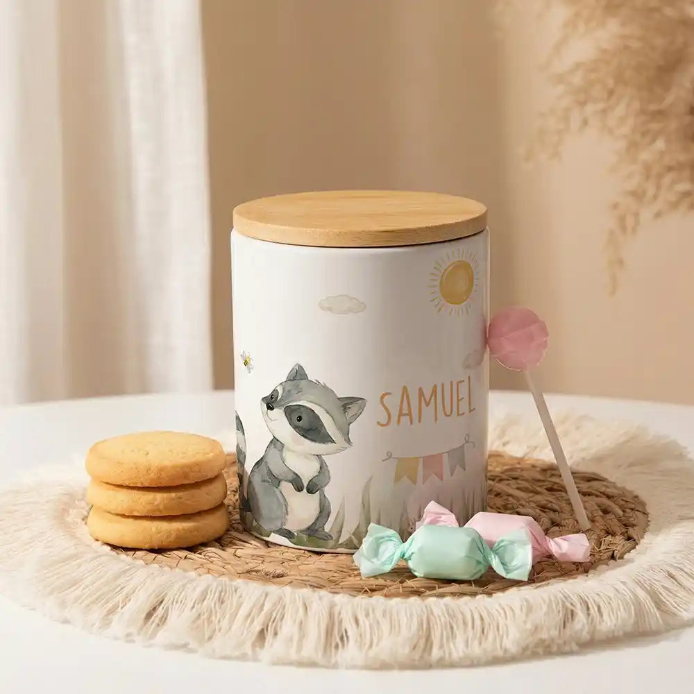 Personalisierte Keksdose WaschbÀr Sommer aus Keramik mit Bambusdeckel - Wunschname - kidsmuod.com