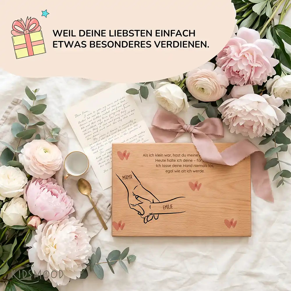 Personalisiertes Frühstücksbrettchen Muttertag Hand in Hand Boho – Made in Hamburg Detail