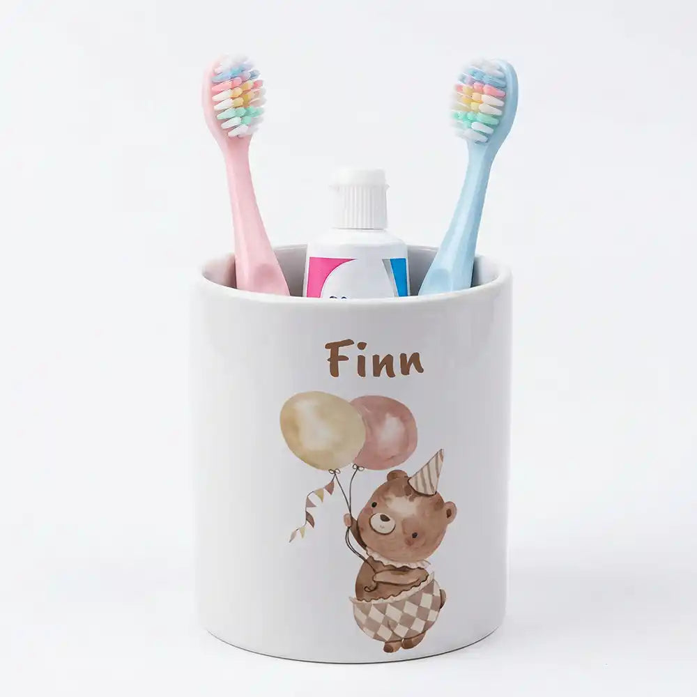 Kidsmood - Familienbetrieb aus Hamburg - Personalisierter Stiftehalter BĂ€r Geburtstag