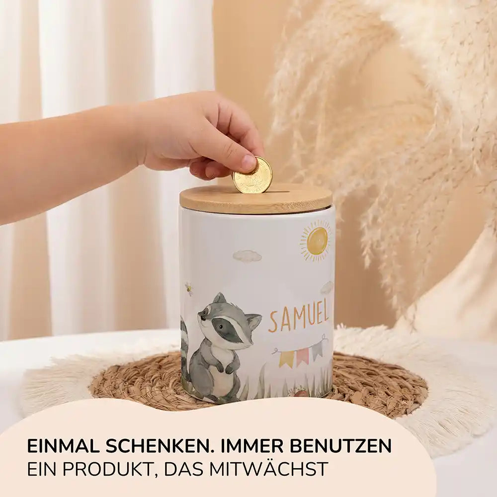 Personalisierte Spardose WaschbĂ€r Sommer â Keramik & Bambus mit Wunschname