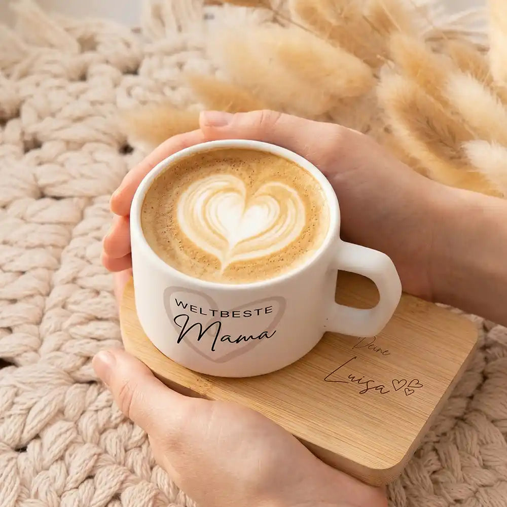 Muttertagsgeschenk personalisiert – Keramiktasse Weltbeste Mama Herz mit Bambus-Untersetzer