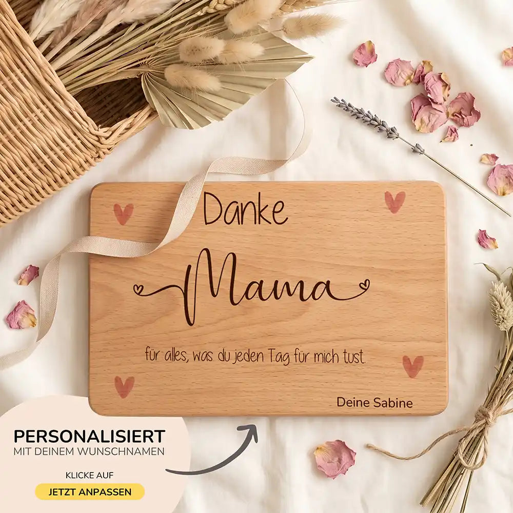 Personalisiertes Frühstücksbrettchen Muttertag Danke Mama Herzen – in der Hand gehalten Lifestyle