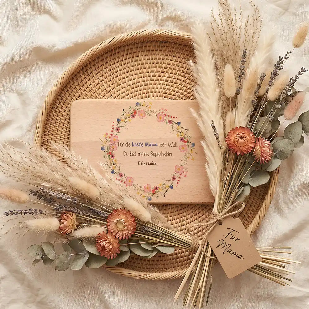 Personalisiertes Frühstücksbrettchen Muttertag Wildblumenkranz Beste Mama – Vollansicht Topdown