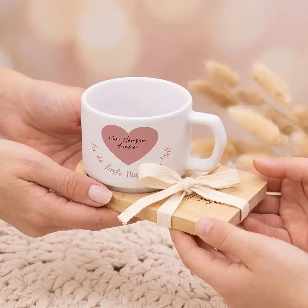Tasse mit Wunschnamen Mama Von Herzen danke â Rosa Herz â Keramik mit Bambus-Untersetzer