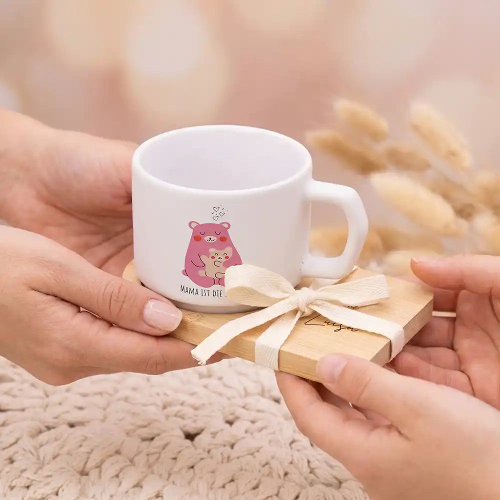 Tasse mit Wunschnamen Mama BĂ€r Mama & Kind â Keramik mit Bambus-Untersetzer