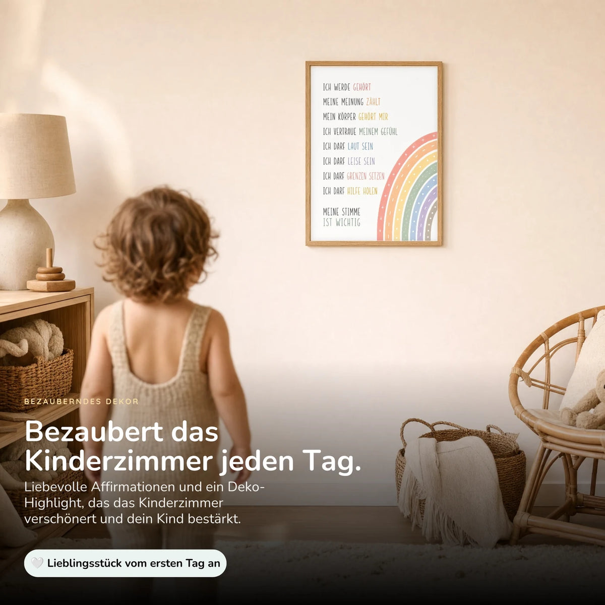 Kind vor dem Affirmationsposter „Minimal Meine Stimme“ an der Wand – Bilder fürs Kinderzimmer