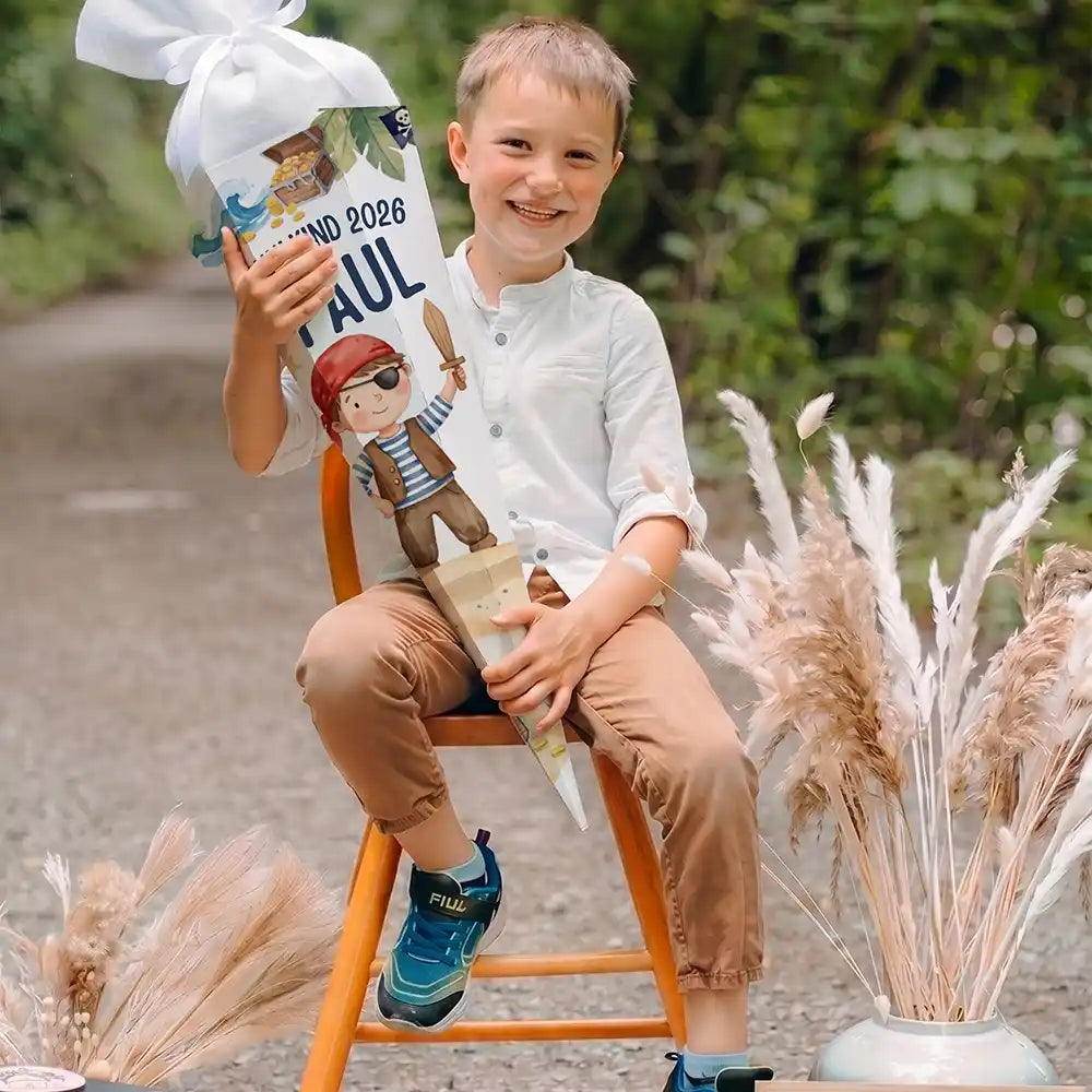 Schultüte personalisiert mit Name Pirat mit Schatz – Junge-Lifestyle zur Einschulung