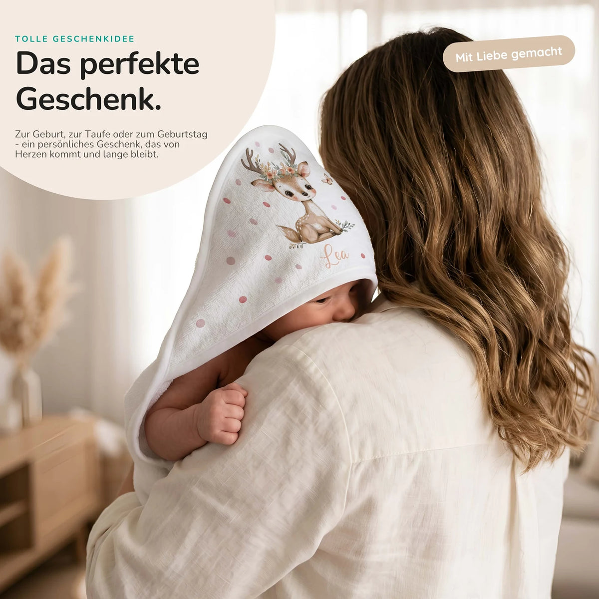 Personalisiertes Kapuzenhandtuch Baby – Rehbock Blütenkranz