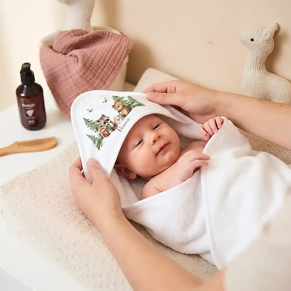 Personalisiertes Kapuzenhandtuch Baby Waldfreunde Bande – Newborn-Geschenk auf dem Wickeltisch