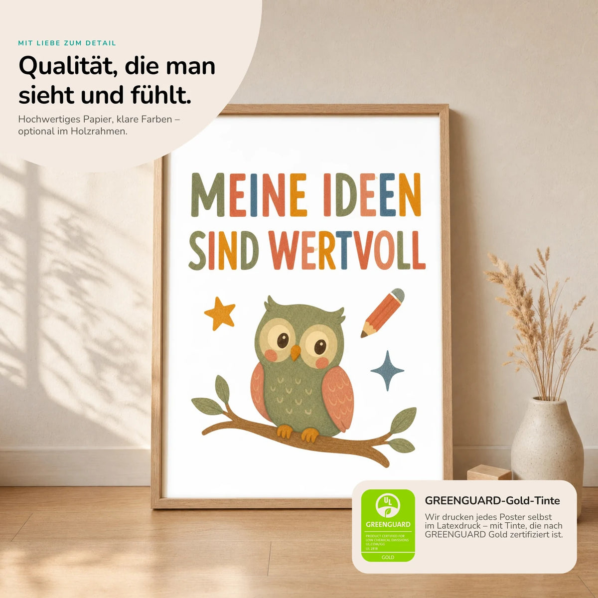 Kinderposter „Eule Meine Ideen sind wertvoll“ im Holzrahmen auf dem Regal – Poster mit Sprüchen fürs Kinderzimmer