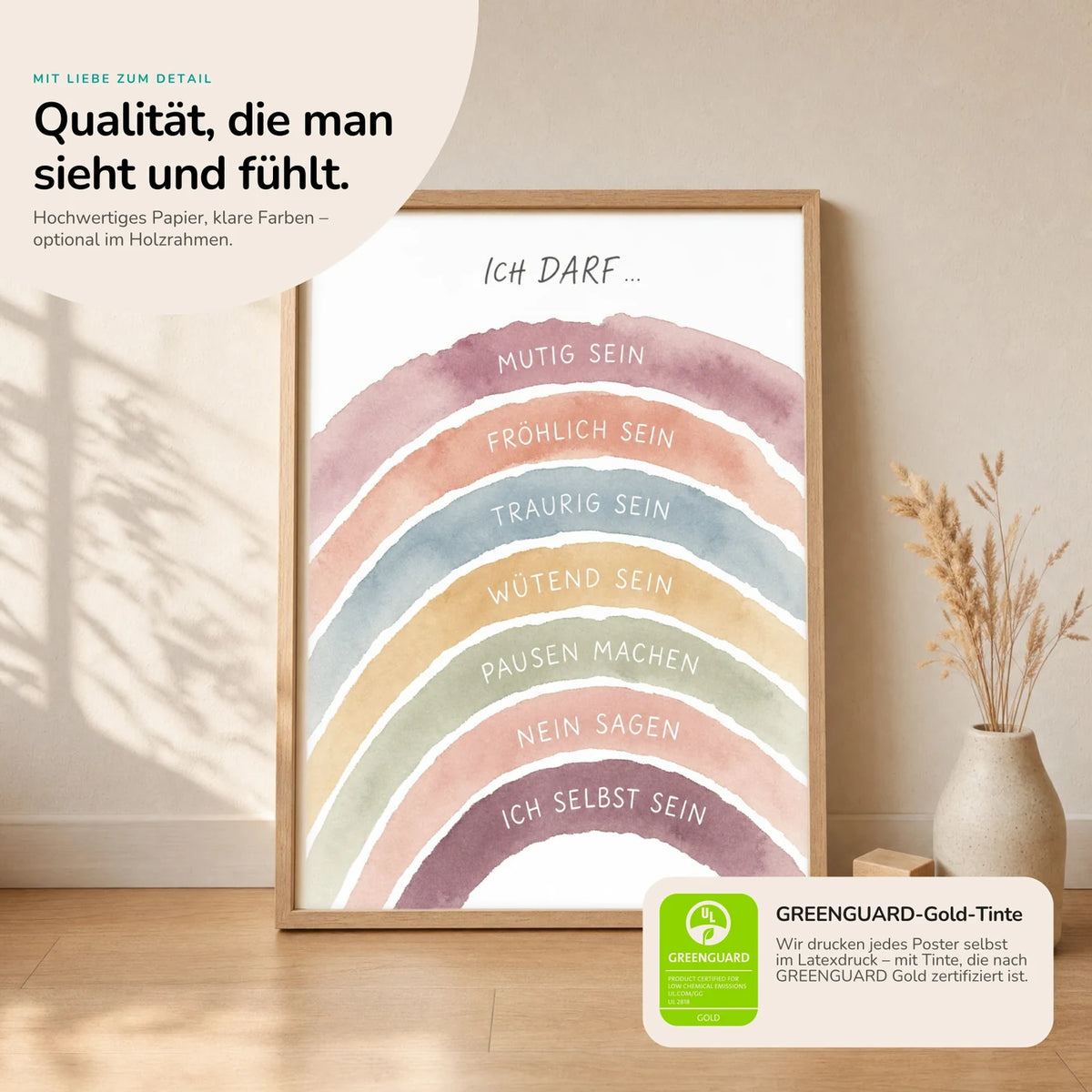 Kinderposter „Regenbogen Ich darf“ im Holzrahmen auf dem Regal – Poster mit Sprüchen fürs Kinderzimmer