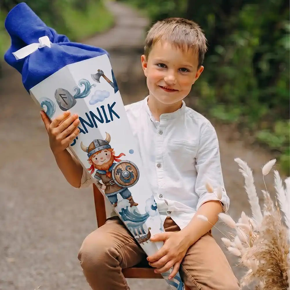 Schultüte personalisiert mit Name Wikinger – Junge-Lifestyle am Waldweg
