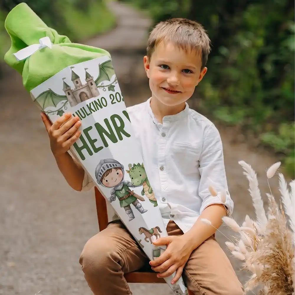 Schultüte personalisiert mit Name Ritter & Drache – Junge-Lifestyle am Waldweg