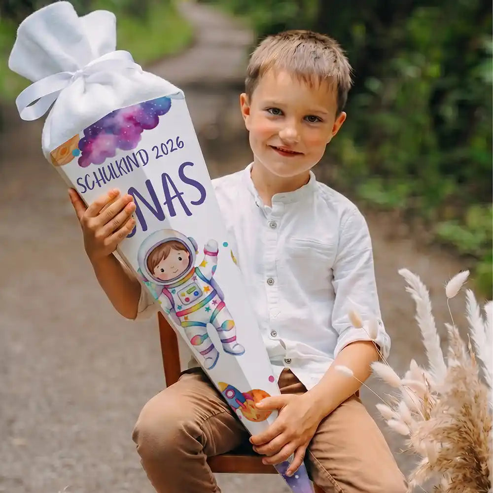 Schultüte personalisiert mit Name Astronaut Galaxie – Junge-Lifestyle am Waldweg