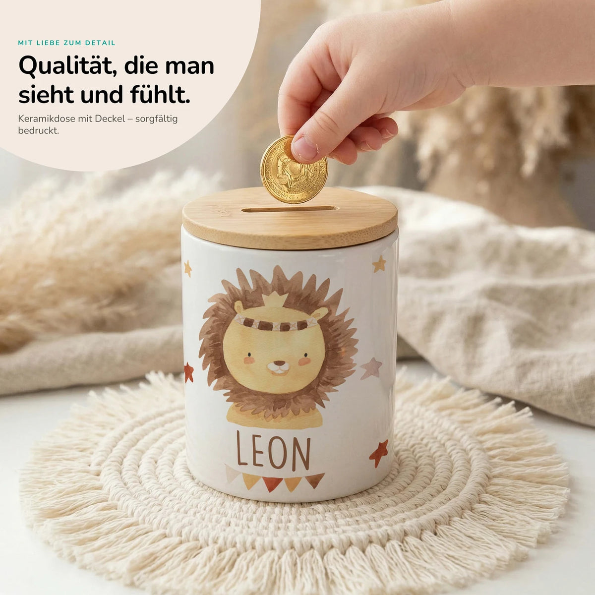 Personalisierte Spardose Löwe Boho – Keramik & Bambus mit Wunschname