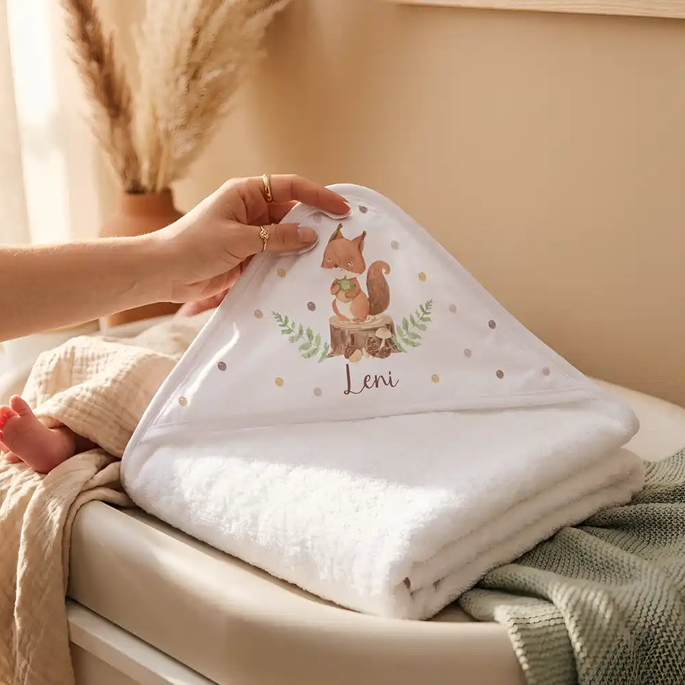 Personalisiertes Kapuzenhandtuch Baby Eichhörnchen Eichel – Detail der bedruckbaren Kapuze