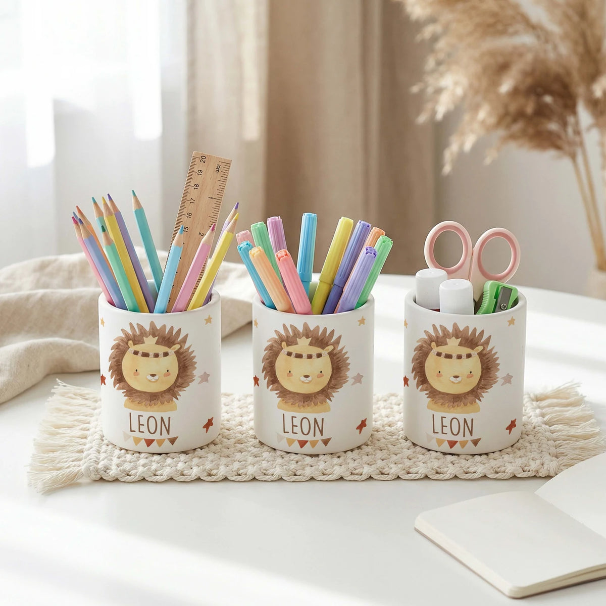 Personalisierter Stiftehalter Löwe Boho – Keramik mit Wunschname