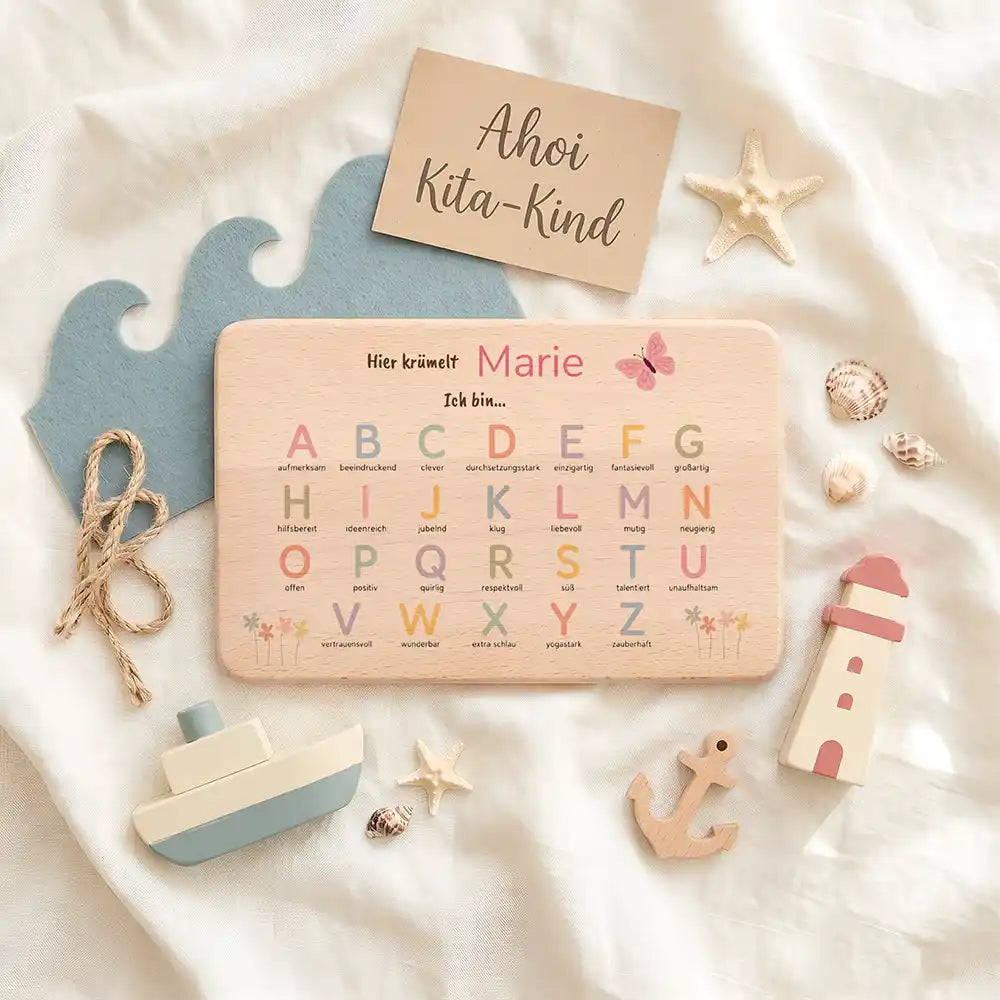 ABC Brettchen Kinder personalisiert Schmetterling pastell – Maritim-Lifestyle Ahoi