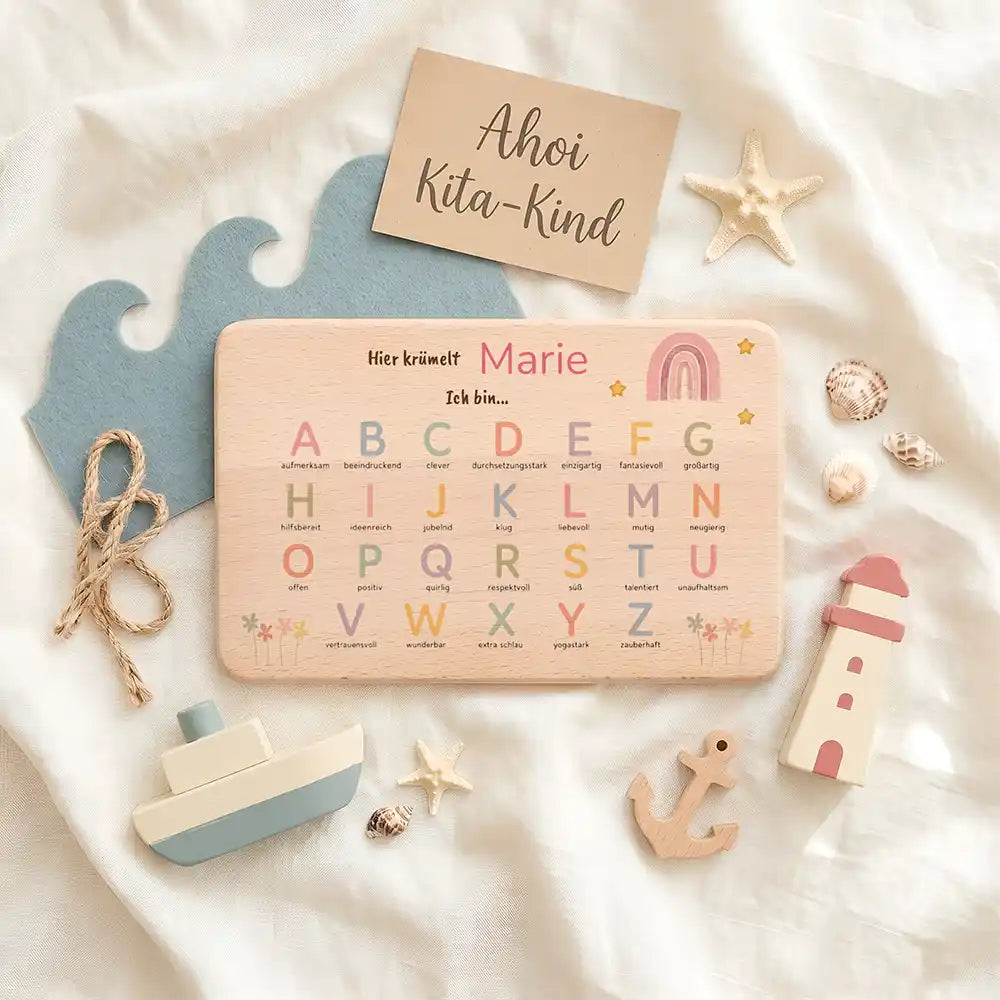 ABC Brettchen Kinder personalisiert Regenbogen pastell – Maritim-Lifestyle Ahoi
