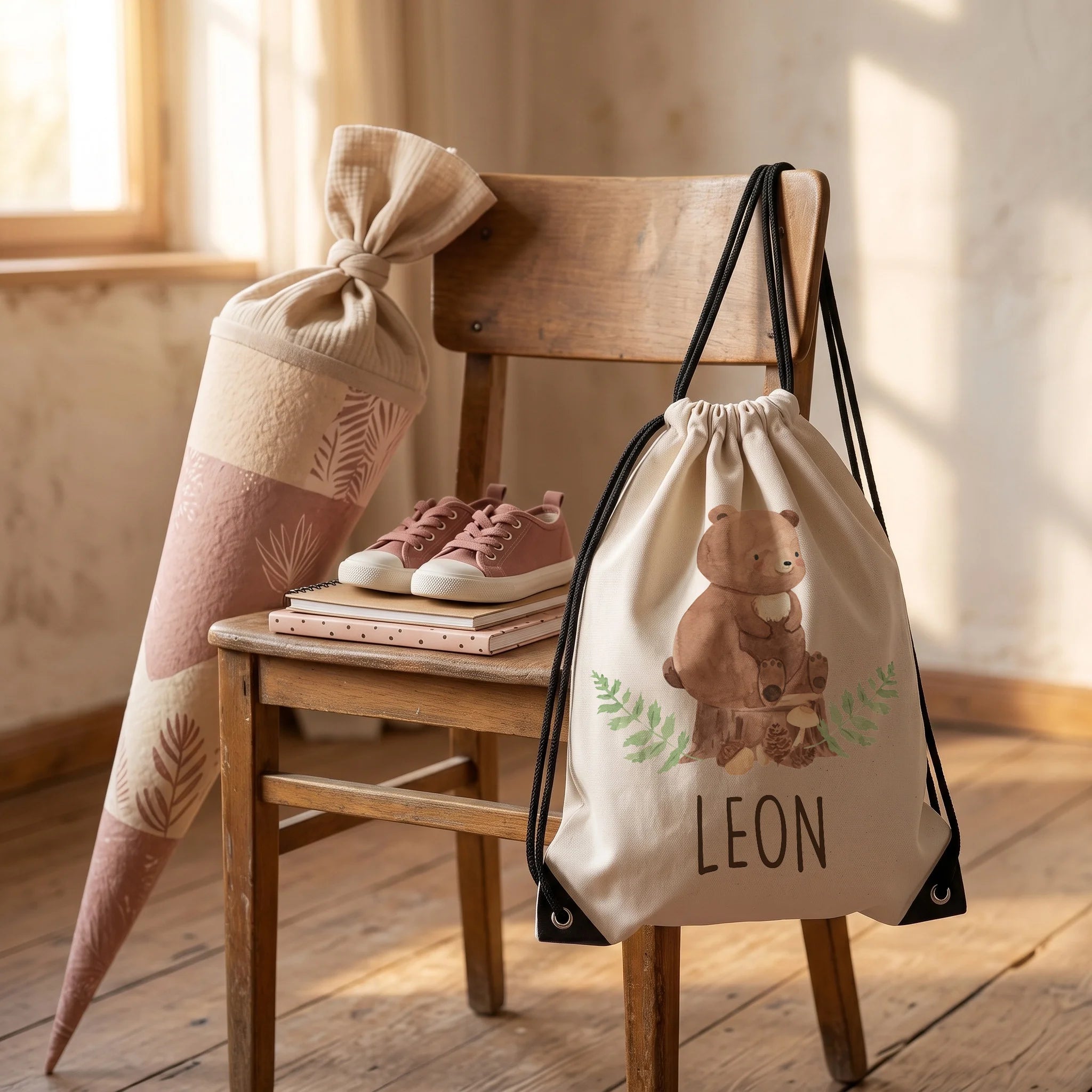 Personalisierter Turnbeutel Bär, Geschenkidee zur Einschulung neben der Schultüte